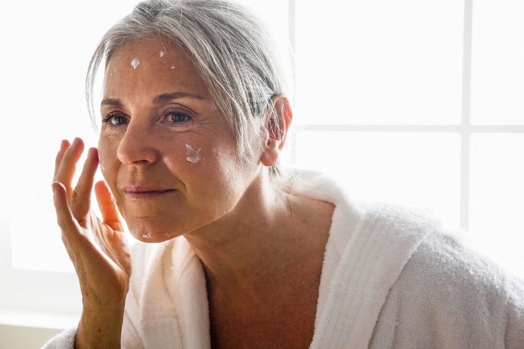 Nanos kreme proti staranju za vlaženje in hranjenje kože obraza